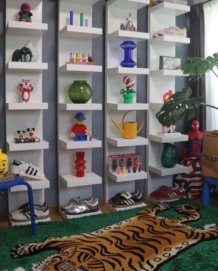 LEGOとフラワーベース🪻
こっち側はPOPなイメージでまとめたいので、原色メインのアイテム多めです😏
フラワーベースはほとんどIKEAの💯

#棚 #花瓶・フラワーベース #ラグ・カーペット #IKEA 