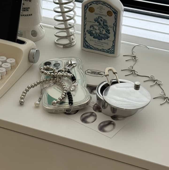 My favorite smartphone charm🤍

#iPhone
#smartphone charm