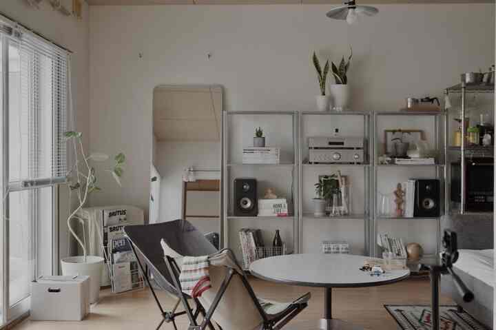 最近ワンオペ育児に追われていて全然更新もできてなかった！部屋いじりもここのところストップしてるので、そろそろ気分転換にレイアウトいじろうかな

#定点観測 #植物のある生活 #賃貸 #IKEA #イケア #アウトドアチェア #アウトドア用品  #ローテーブル #丸テーブル #ディスプレイ棚