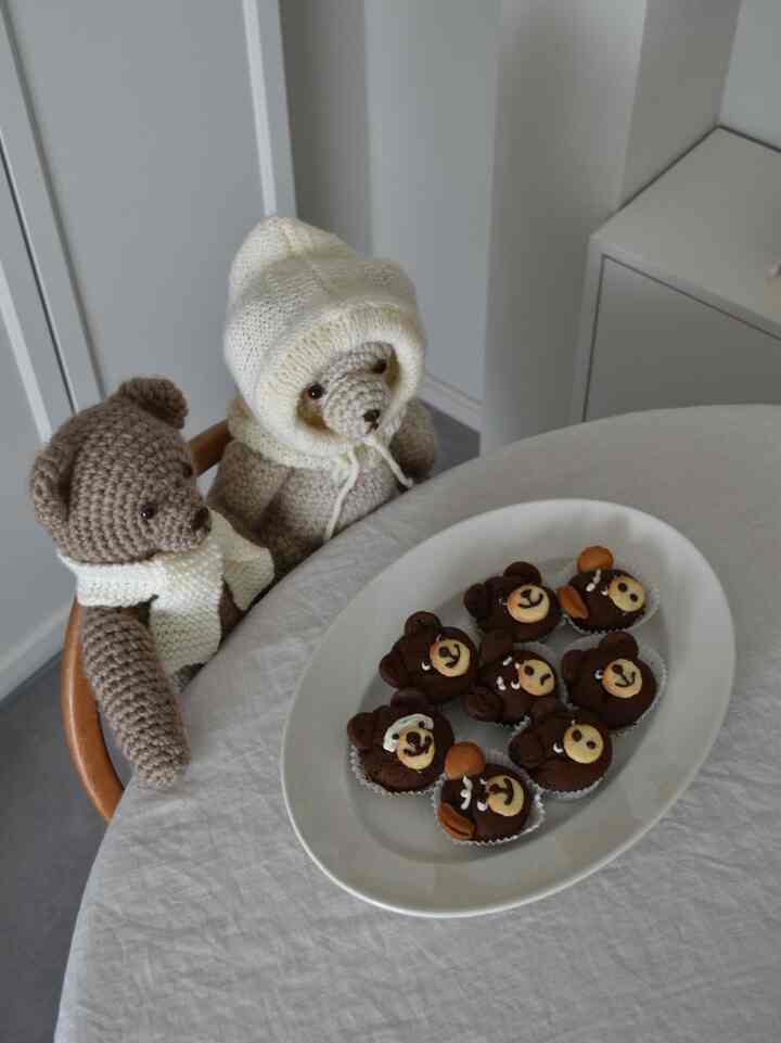 クマを大量生産しました🐻🐻🐻

#クマ #クマのぬいぐるみ #丸テーブル #ダイニングテーブル #リネン #賃貸インテリア #ダイニングテーブル #お菓子作り #マフィン