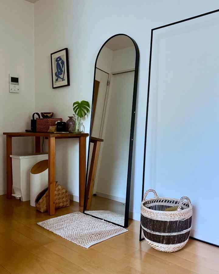 バッグを置く場所が欲しくて、コンランショップのカゴをお迎えしました☺️

インテリアにも馴染んでお気に入り🌻

#一人暮らしインテリア #荷物カゴ #コンランショップ