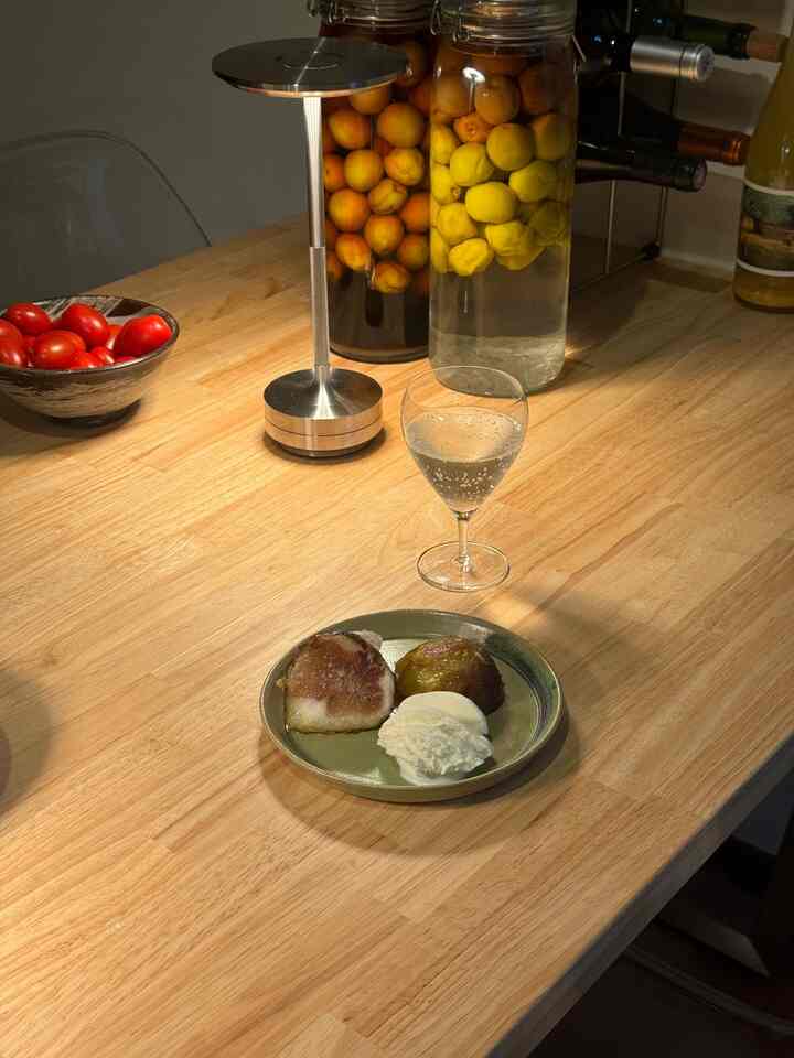 無花果のフライを食べてます
IKEAの瓶は縦長で中身がよく見えるので
果実酒作りが、いいインテリアになりますね👍

#IKEA
#インテリア
#果実酒
#一人暮らし
#ルームツアー
