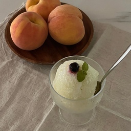 #오늘의우리집
여름에 어울리는 라임 그라니타 만들기🍋‍🟩
냉장고에 돌아다니던 라임 3개로 간단하게 라임 그라니타를 만들었어요🫧🍧
물, 설탕, 라임만 있으면 만들 수 있어서 간단한 여름 간식으로 최고입니다💚
상큼하고 시원해서 요즘 같은 날씨에 먹기 딱 좋아요✨
#ftc8기이야기 #여름간식 #라임 #디저트 #홈카페 #빙수 #아이스크림 #애플민트 #간식추천 #간식 #아이스크림그릇 #아이스크림스쿱 #시원한여름 #여름맞이 #맞팔 #맞팔해요 
