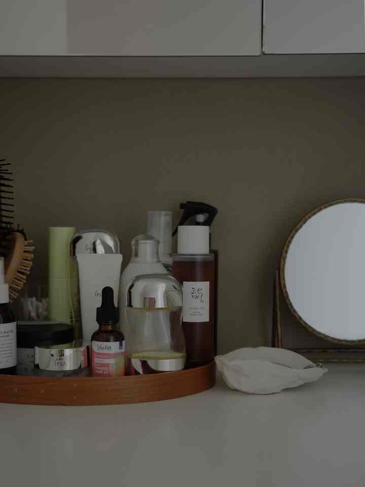 
定期的に基礎化粧品の見直し。スキンケアもメイクもその時必要なものを見極めて簡素化が今の気分。

#造作洗面台 #美容 #洗面台収納 #ミラー