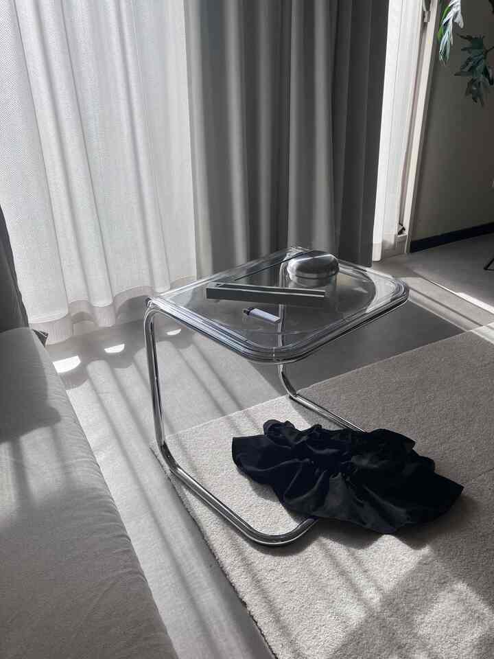 お香大好き。
のんびりリラックスしたい時はシトラス系の香りが好き🍊
#お香 #お香がある暮らし #リビングルーム #のんびり時間 #リラックス #シンプルな暮らし #無機質インテリア #ikea