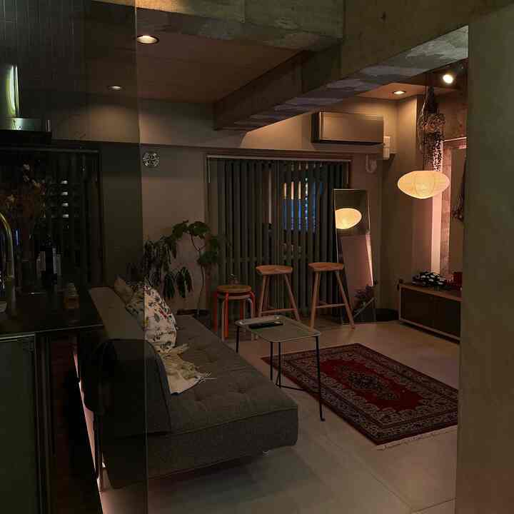 部屋の大きさに対して椅子が多すぎる家。
ソファ入れずに9脚。家主2人。

#リノベーション
#renovation
#スツールチェア 