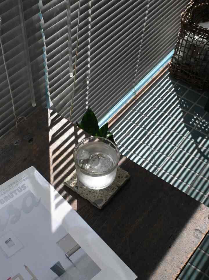 重めの色合いとか素材が並んだゾーンの中に
ガラス素材とか、軽め素材のアイテムがある感じが好きです🐠

あと、グラス越しの光も好きです🌞
特に夏はキラキラして綺麗です…

#ライト #ランプ #照明 #間接照明 #間接照明インテリア #インテリア #グラス #器のある暮らし #植物 #観葉植物 #緑のある暮らし #植木鉢 #家具 #棚 #古道具 #古家具 #タイル #床タイル #ブラインド #IKEA #IKEA棚 