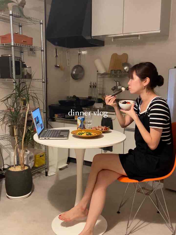 White and orange toned 1DK studio apartment featuring kitchen and dining table in a mid-century modern style