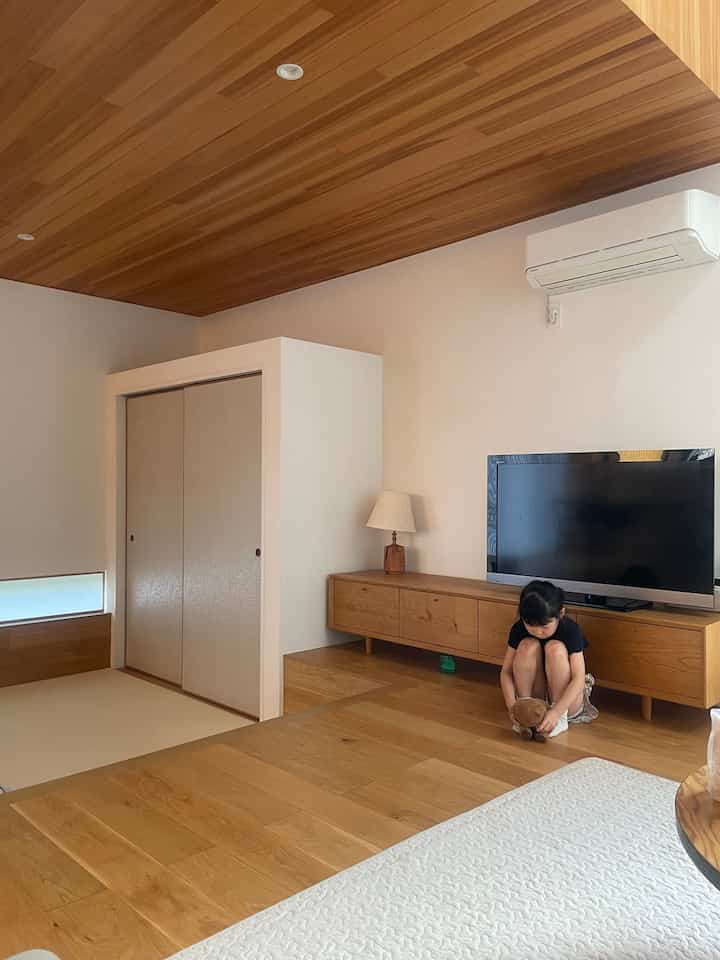 夏はダウンフロアの畳でごろごろ
涼しいです

#稲熊テーブルランプ #イブル #夏休み #ダウンフロア