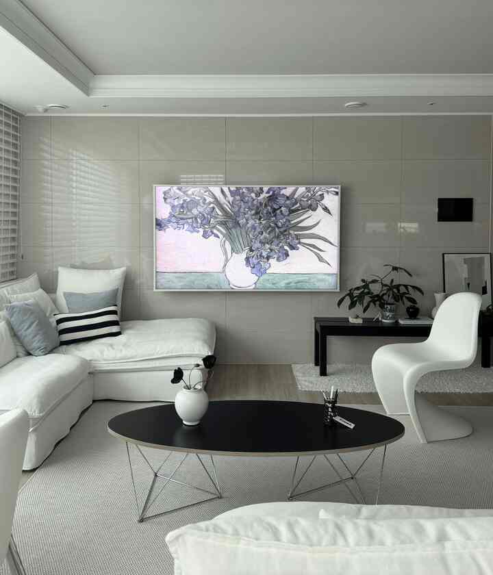 私たちの家のリビングルーム🩵
今回はゴッホ作品に変えてみた:)  #침실꾸미기 #침실인테리어 #서재꾸미기 #서재인테리어 #블랙가구 #블랙인테리어 #화이트인테리어 #블랙앤화이트인테리어 #집꾸미기 #홈스타일링 #신혼집 #오늘의집 #홈스윗홈 #homedecor #interior #셀프인테리어 #monotoneinterior #삼성더프레임 #더프레임 #더프레임tv #액자티비 #tv인테리어 #삼성티비 #삼성tv