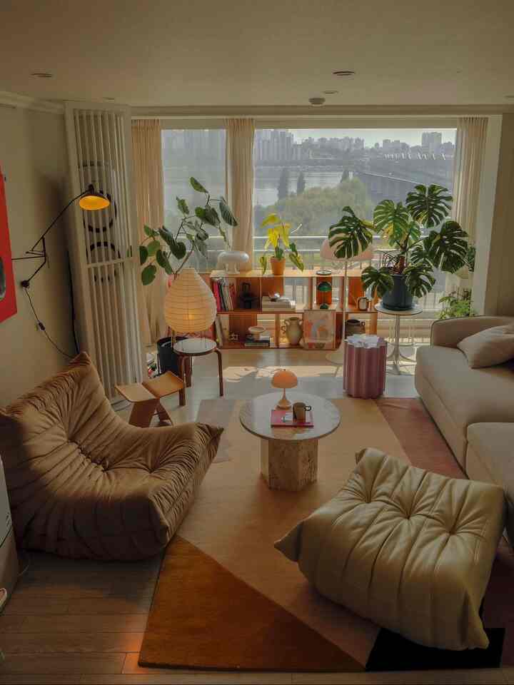 自然光と現在のランプコレクション ☀️💡

🏷️ ソファ: ligne roset togo
🏷️ 棚: kave home
🏷️ コーヒーテーブル: gubi official
🏷️ ランプ: イサム・ノグチ、andtradition、louis poulsen
🏷️ サイドテーブル: kartell、artek、vitra、hermanmiller

-
#interiordecor #beigeinteriör #interioryesplz #cozyvibes #knoll #vitra #kavehome #kartell #andtradition #ligneroset #lignerosettogo #monsterathaiconstellation #hermanmiller #louispoulsen #hmhome #stoffnagel #homeinspo #artek #noguchimuseum