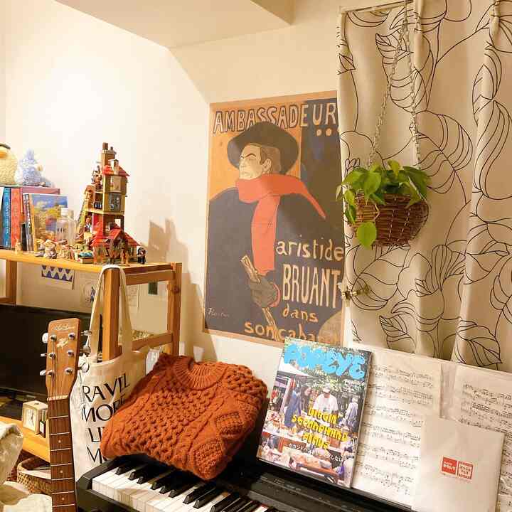 Kami memiliki poster Lautrec🍃

Ruang di samping tempat tidur adalah piano dan sudut film 🎬
Ada Lego Harry Potter dan buku orisinal, DVD Ghibli, dan boneka binatang.

&Oksikardium Green telah tumbuh dengan baik dan mulai menetes dari gantung.

Dinding saya sepi, jadi saya baru-baru ini mulai mengoleksi poster. Terinspirasi dari pameran Lautrec yang saya kunjungi baru-baru ini, saya membeli beberapa poster kain dari Wallpaper Shop Honpo.

Popeye yang saya beli secara kebetulan juga berfungsi dengan baik.

#retro antik
#piano
#Seni lukis

