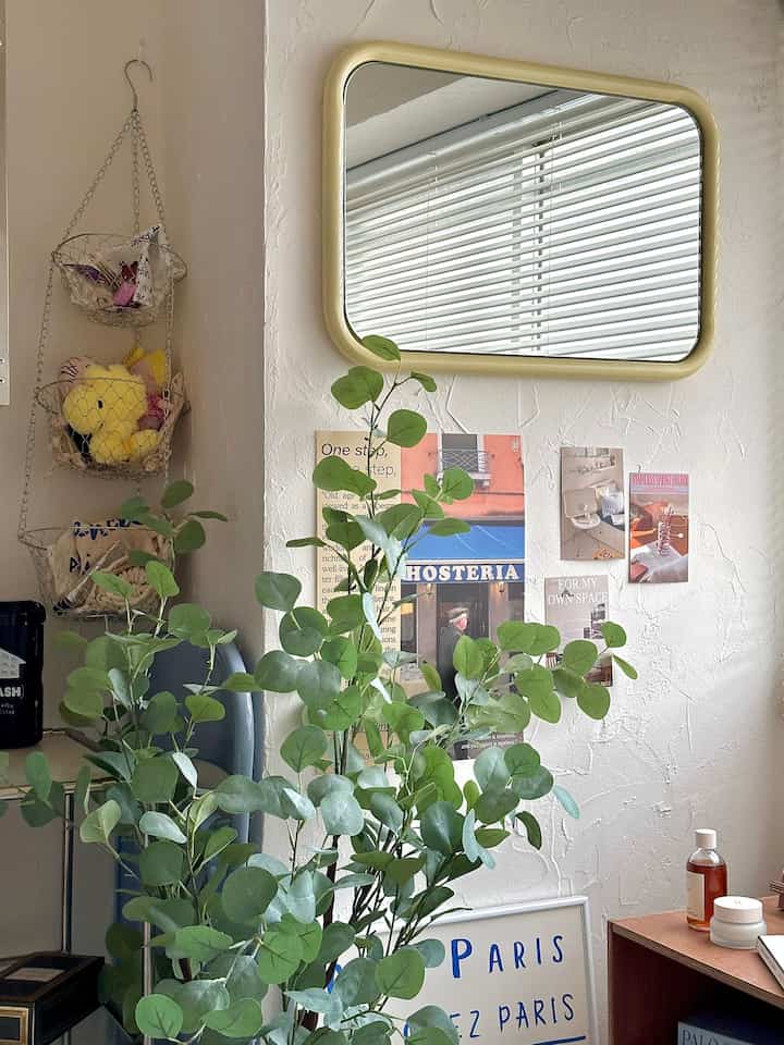 interior kamar  #韓国インテリア #寝室 #寝室小物 #寝室スタイリング #寝室のインテリア #ベッドルームスタイリング #鏡 #ミラー { 8# Rak} #収納 #収納インテリア #収納棚 #ポスター