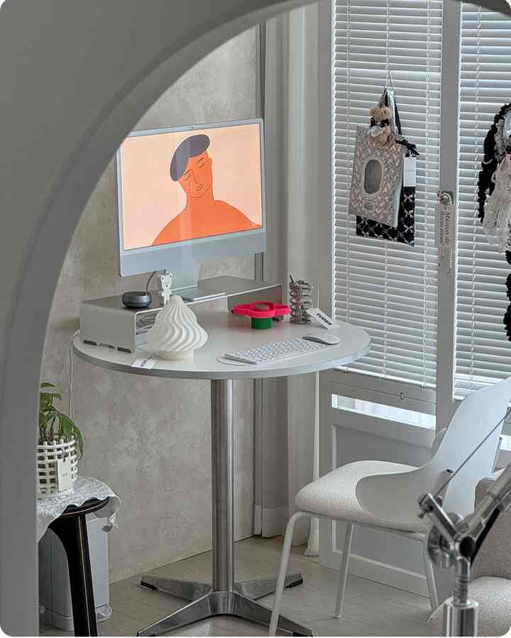 #空間分離
 
多くの壁があるので、ジョーは私たちの家です。
ブラインドが壁を二つ貼ってくれるので、ルーバーシャッターみたいですね！ 🤍

甲分デスクにんじんへ 
マクジョンを移してくれたのにマメドロ🖥️🤣🤣🤣
リビングルームにランデューが壁の間で撮ってくれるのでもっとイコルダ🤭

スペースが小さいのでポイントになるものを置きますが、 
イプしませんか？🤍✨

サントクッキー思いやりのある貢献したメレンゲスタンド 
オンにしてもオンにしても終始一貫して貢献します。

#パルベショップ #FARBESHOP 
＃メレンゲミニスタンド＃ムードランプ＃テーブルランプ＃照明インテリア
＃照明＃デスク＃デスクテリア＃サークルテーブル 
＃インテリアアクセサリー＃アイマック＃アイマックインテリア＃imacm3
＃imac＃ラウンドラウンド＃壁のインテリア＃インテリアの壁
＃セルフ美容＃セルフ美障壁