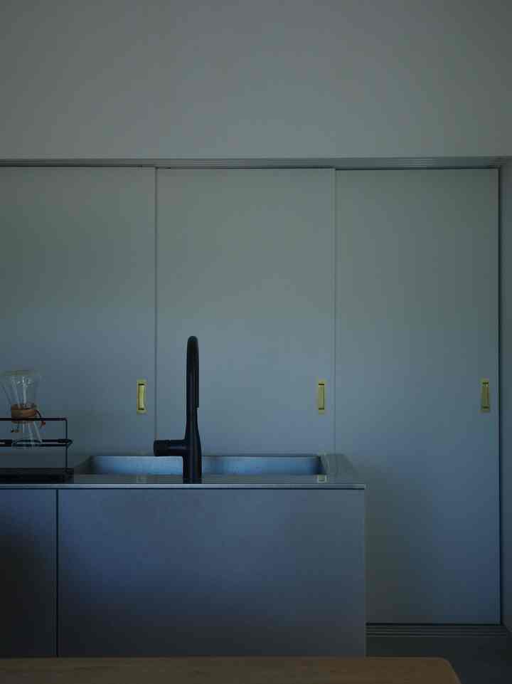 
アイランドキッチンのライブ感が好きです。

#アイランドキッチン #キッチン #キッチン水栓 #背面収納 #モルタル床