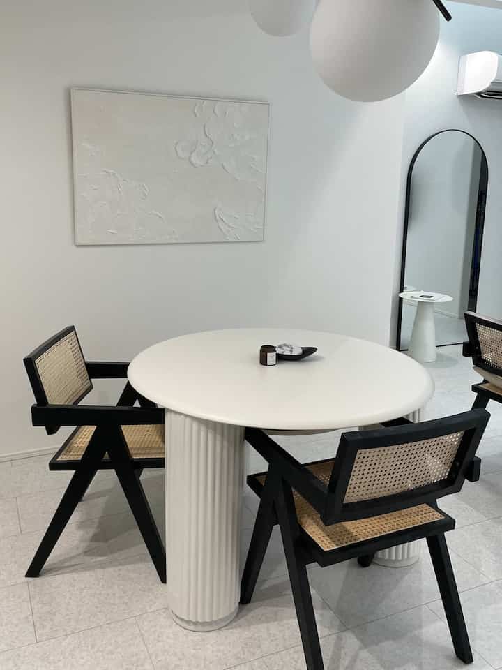 my favorite 🤍
　
ダイニングテーブルのリメイクシート、少し落ち着いたオフホワイトに張り替えてみました🤍
#dining room