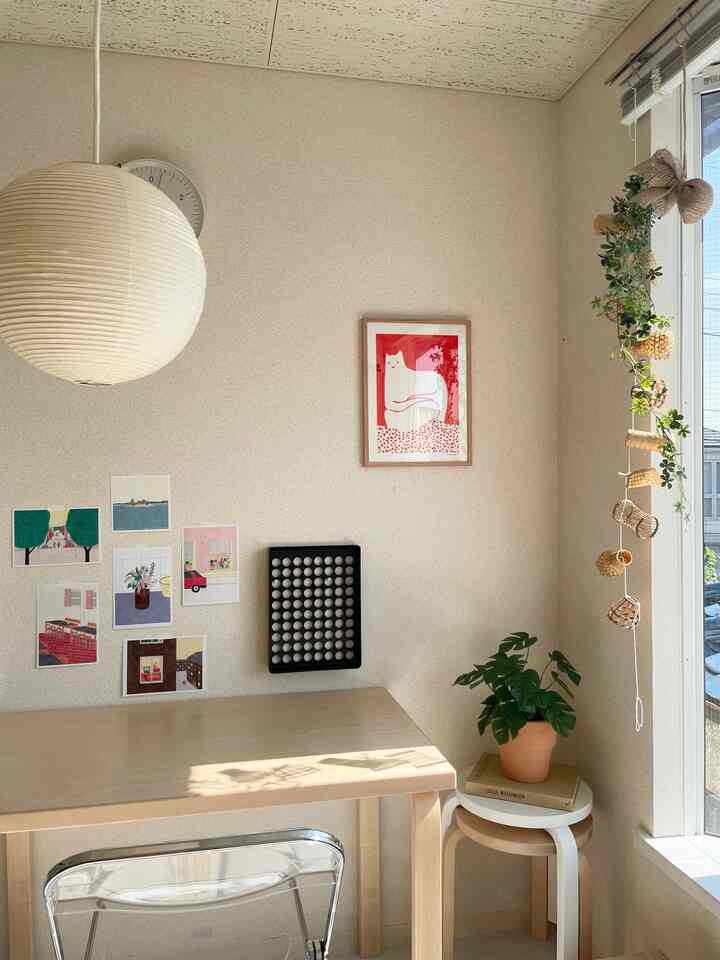 新しいポスターを購入しました！
お部屋の雰囲気が明るくなるデザインでお気に入りです☺️

#ポスター #ガーランド #ワークスペース #ワークスペースインテリア 