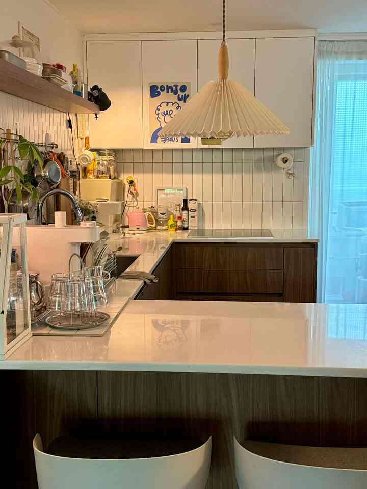 #우리집맘마존
キッチン上場フィルムの作業前に写真があったので見てください^^ #우드인테리어 #빈티지인테리어 #레트로인테리어 #오플루언서 #오크리에이터 #코티지인테리어 #주방인테리어 #키친인테리어 #interior #woodinterior #vintagestyle 