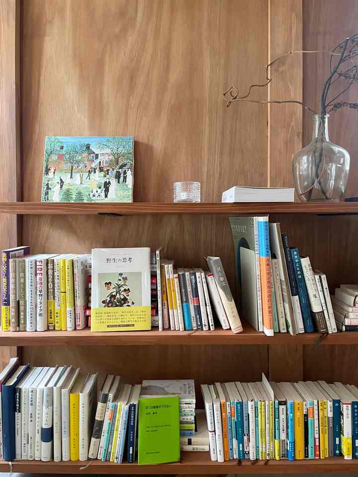 ダイニングの本棚📚
カテゴリー別に並べて、本屋さんのように📚

#本棚 #棚 #リノベーション #renovation #木造 #wood #本棚・ブックシェルフ #本棚インテリア 