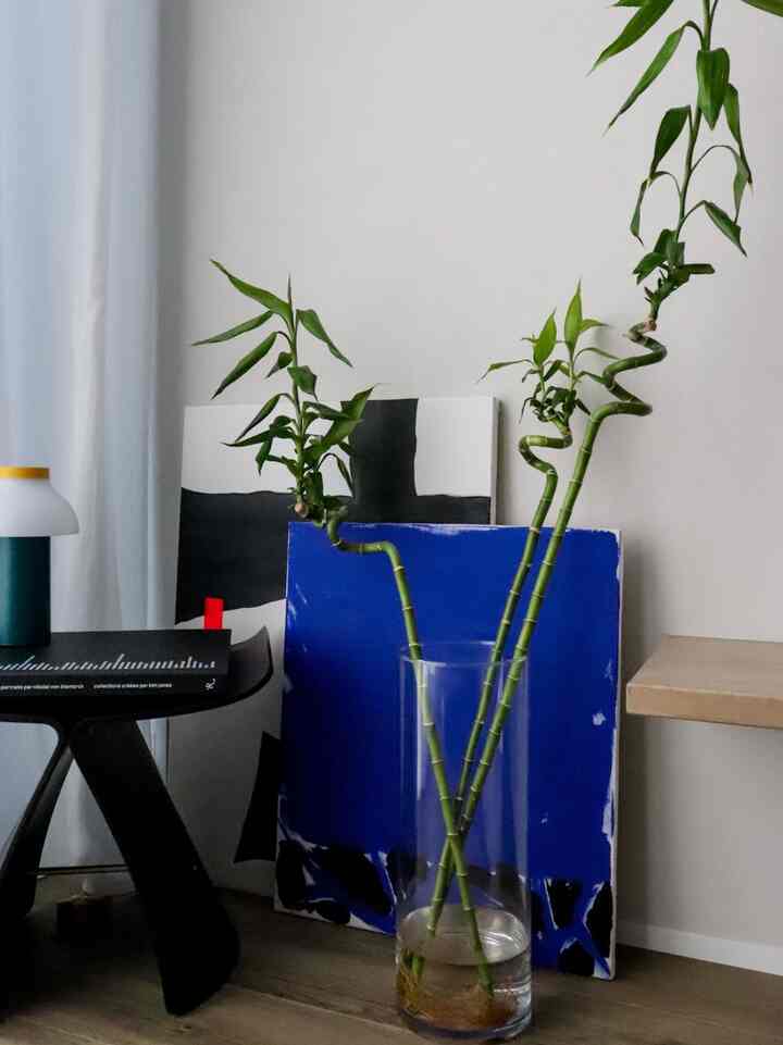 夏休みなので息子とアート作品を作りました
体裁を気にしない色遣いがとてもいいです
こういうアートパネルはコードの配線を隠したりと役に立つのであって無駄無しです
#アートパネル 