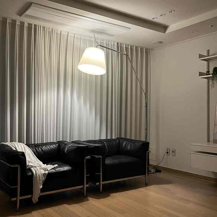 ＃私たちの家フォトゾーン

ああ..家が最高です.. 🛋️

＃私たちの家のフォトゾーン＃今日のシーンのカット＃ミニハウス＃スペース分離インテリア 
＃家で最高の忙しい＃週末に最も忙しい＃今日の私たちの家＃今日の癒し＃私のクリエイター＃メイド＃リビングインテリア
＃リビングを飾る
