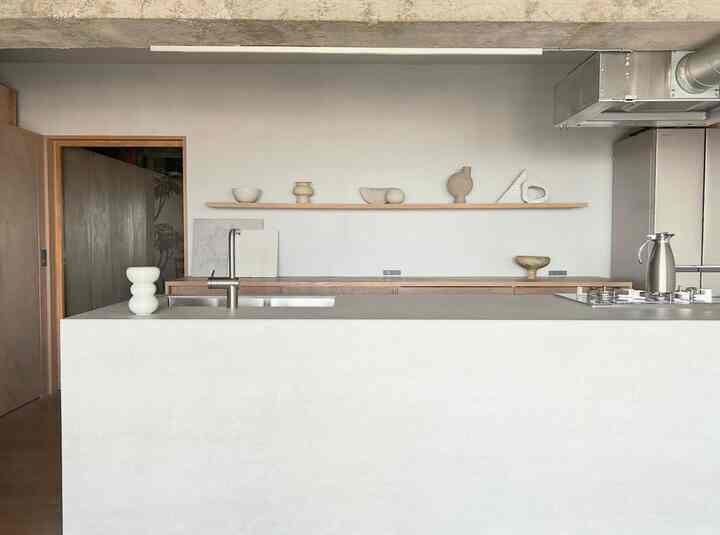 ニュートラルに、白・グレー・ベージュでまとめたオブジェたち。
気持ちもスッキリ、クリーンになるキッチンで、8月後半も頑張ります◎

#キッチン
#造作キッチン
#オブジェ
#カウンター
#101コペンハーゲン
#林志保
#郡司製陶所
#イイダウッドターニング
#canoa