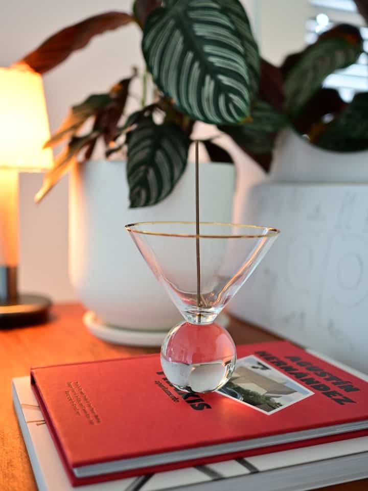 ohouseからのギフトで選ばせてもらったガラスのインテンスホルダー🕯️
自然光に当たったガラスってなんでこんなに美しいんでしょう🫧
#インテンスホルダー #お香たて #お香立て #オブジェ 