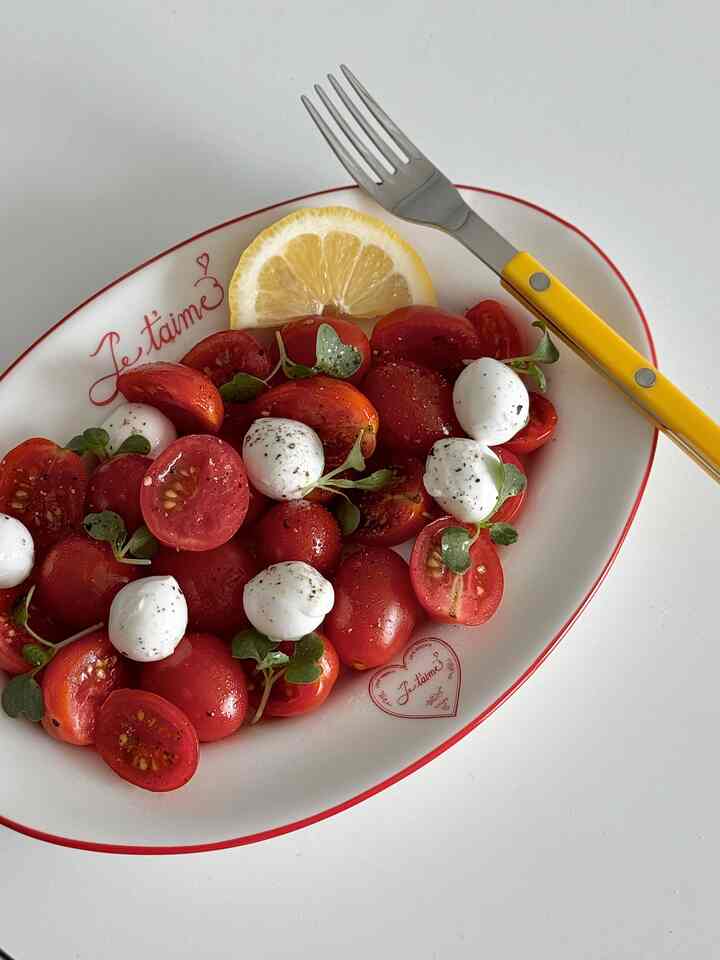  #샐러드레시피 #샐러드접시 #브런치 #홈카페 #사브르 #사브르커트러리 #샐러드포크 #온더테이블 #onthetable #방울토마토 #다이어트음식 #플레이팅 #접시 #홈카페용품 #주방 
