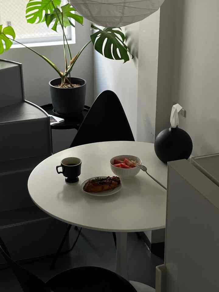 家カフェ。🥖🍅☕️


#カフェテーブル #ラウンドテーブル 