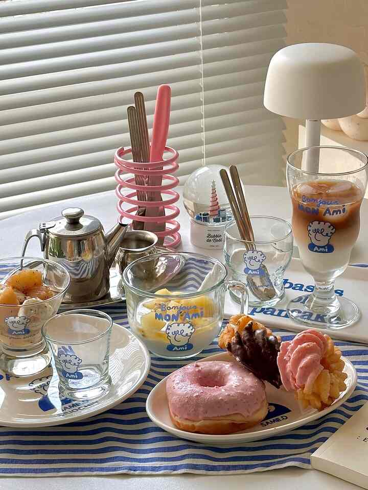 Enjoy a home cafe with the new products from my beloved same ☕️🍩🩷

#same.d #韓国インテリア #テーブルウェア #お家 #おうち時間 #食器 #リビング #リビングインテリア #丸テーブル #マイホーム