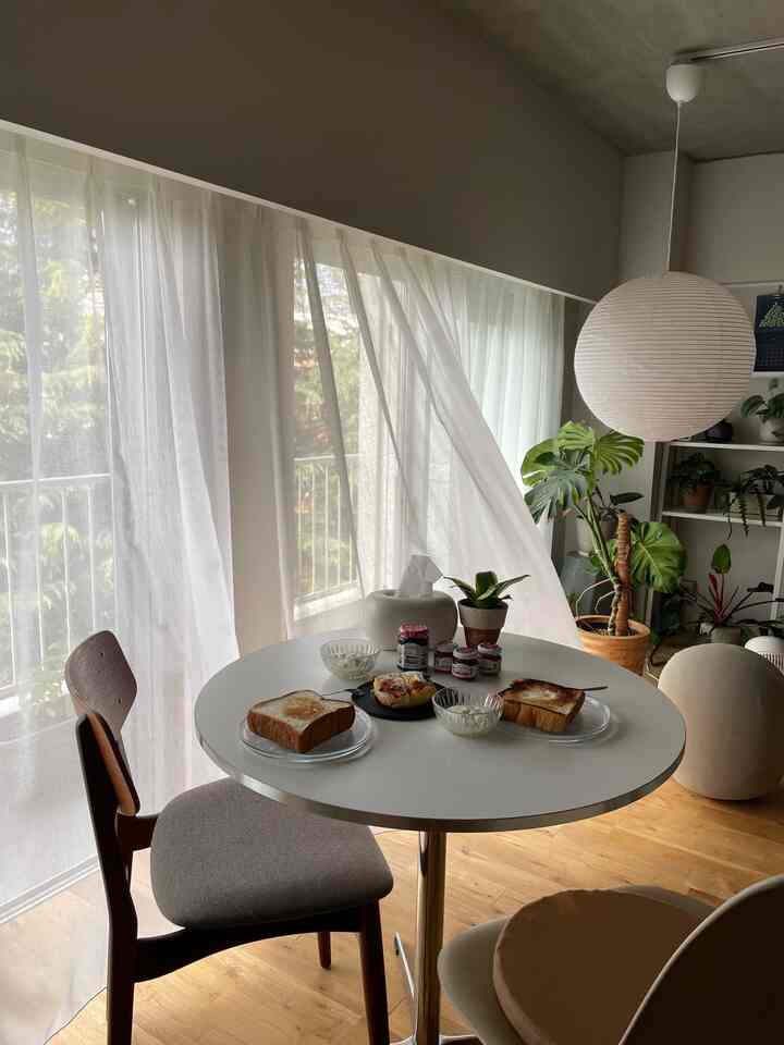 北海道に行ってきました🐻
しばらくはお土産を楽しみます

この日は珍しくパンで朝ごはん🥐

#リノベーション #マンションリノベーション 
#howwelive #mylvngrm
#apartmenttherapy #apartmentinterior
#interiordesign #interiordecor #interiorinspo