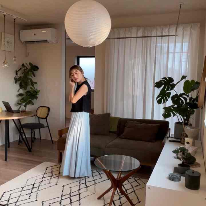 Natural-toned Nordic style 13-tatami LDK space featuring low sofa, round dining table, large pendant light, and plants in a cozy living area