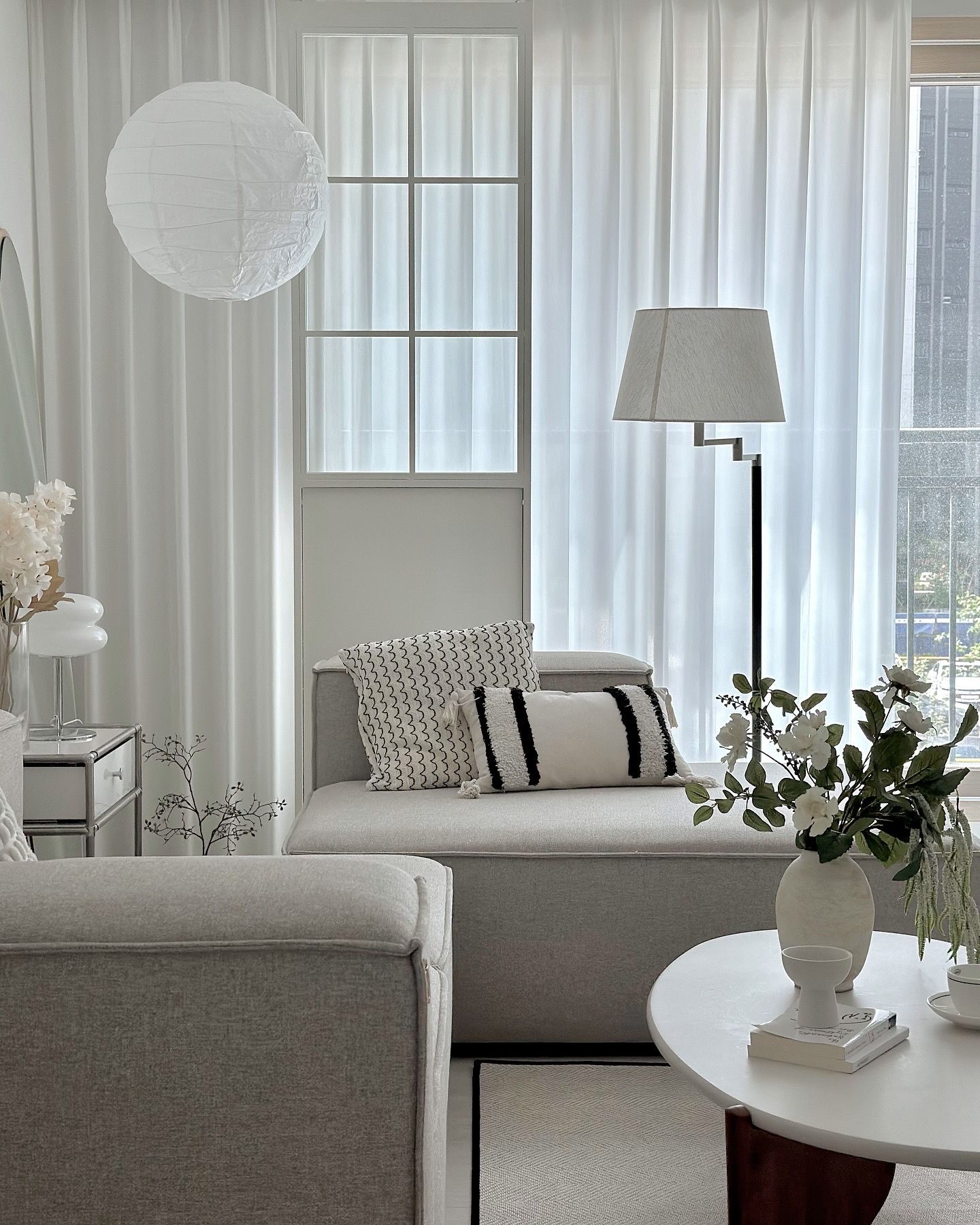 Oval Low-Profile Coffee Table user photo