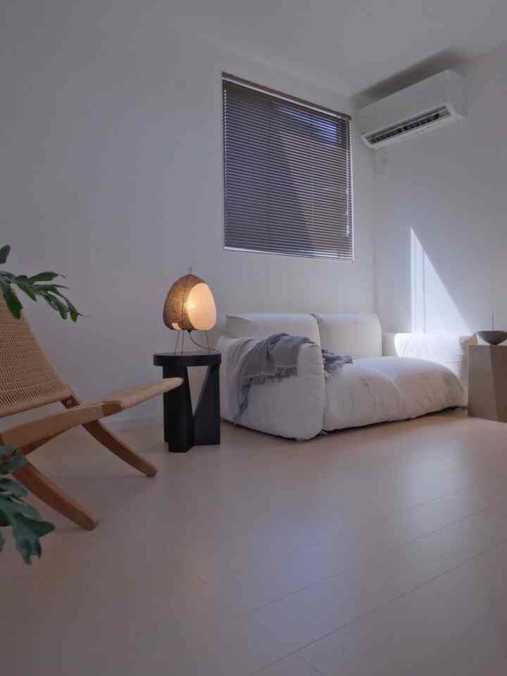 Scandinavian interior living room
#simple interior #余白のある暮らし #お香のある暮らし #無印良品スロー #apfrお香 #アーノルドサーカススツール
#marenco #cugino #akari1ab #mg501

