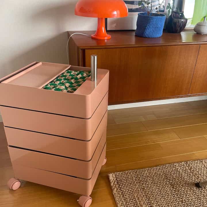 

It can hold a lot of things like children's school papers, documents, and hobby items 🧶.

It's a reproduction, but it's a great trolley 🚗
#Magic #コンテナ #リプロダクト