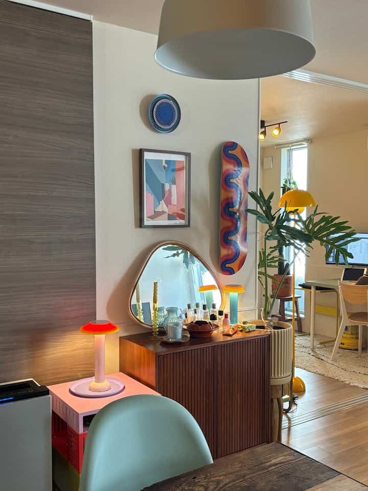 #リビング #リビング小物 #リビング植物 #カラフル #カラフルなインテリア #間接照明 #フロアランプ #journalFurniture #ACMEFurniture