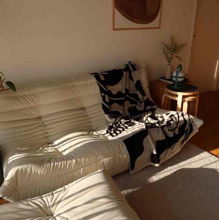 お昼寝してると暑くて目が覚める 😂
#北欧インテリア #夕暮れ #japandi 絵のある暮らし