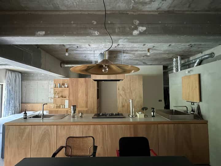 来客があると片付くキッチン


#マンションリノベーション
#renovation
#モルタルキッチン
#造作
#チェスカチェア
#ウリヨクッカプーロ