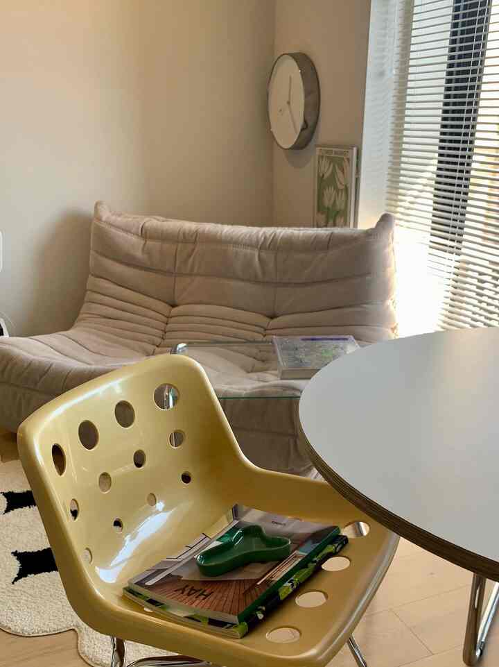 Kursi keju Furnihunter🧀
Sangat mudah untuk diduduki, jadi direkomendasikan sebagai warna  #スタンダードプロダクツ #2K #2人暮らし #犬がいる暮らし #ロゼトーゴ #リーンロゼ #チェスカチェア #IKEA  IKEA} #IKEA棚 #누비지오 #이불 #차렵이불 #여름이불 #시어서커 #미드센추리  자요 } #여름침구 #침실인테리어 #침대꾸미기 #인테리어 #홈스타일링 #집꾸미기 인테리어} #이불추천 {25 # 시어서커이불} #여름이불추천
