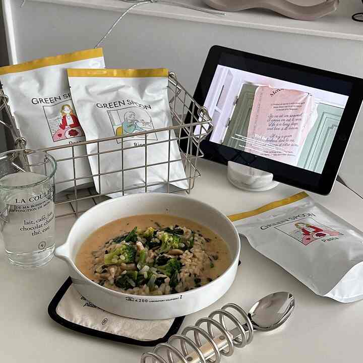 大好きなGreen spoon🤍
レンチンなのに味が本当に美味しいから
おすすめです✊🏻

#greenspoon
#myroom
#living