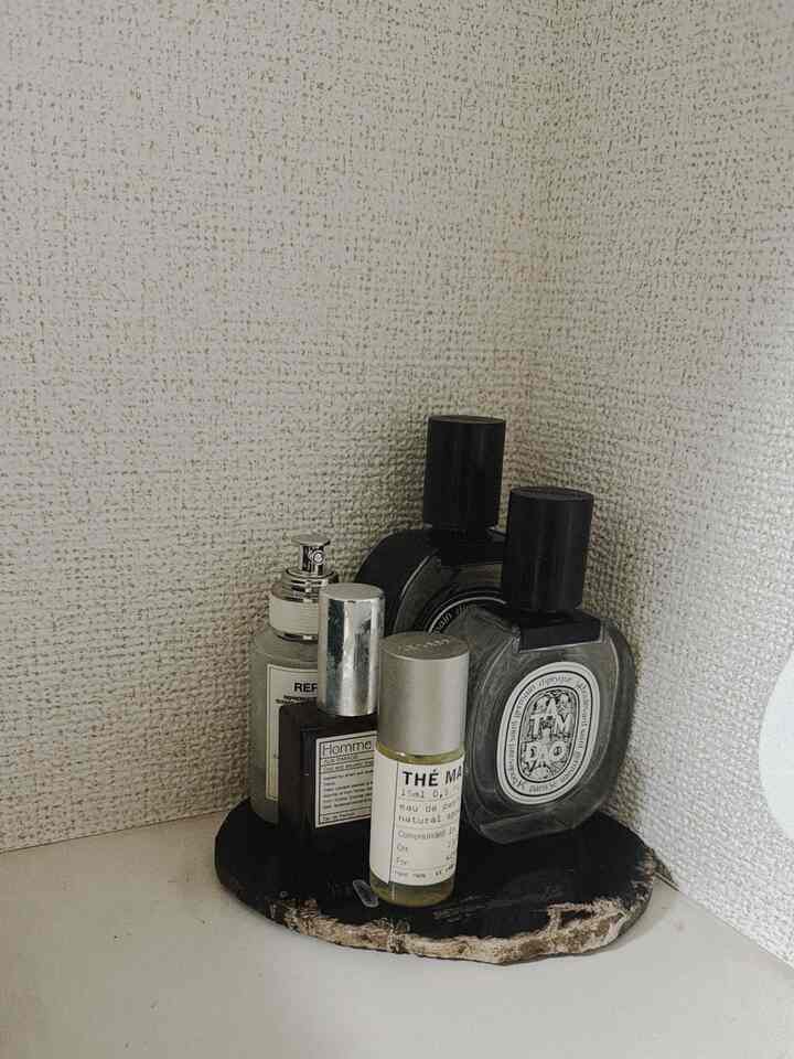 香水ディスプレイにJOURNAL STANDARD FURNITUREで購入したウッドプレートを使っています。

#一人暮らし #一人暮らし部屋 #香水 #香水ディスプレイ #一人暮らしインテリア #ジャーナルスタンダードファニチャー #JOURNALSTANDARDFURNITURE