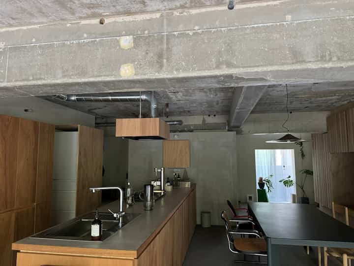 久しぶりに片付いたキッチン


#マンションリノベーション
#renovation
#モルタルキッチン
#ラワン合板