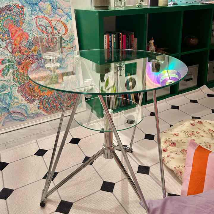 私はずっとガラステーブル派です🐠
でも届いたら思ったより低くて…
#IKEA #IKEA家具 #ガラステーブル #モノトーンラグ #韓国インテリア #韓国ラグマット #カラーインテリア 