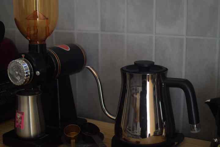 夫婦の唯一の共通の趣味がコーヒー
至福のひとときです

#コーヒー #コーヒーミル #バルミューダ #焙煎 #自家焙煎 #ハンドドリップ #coffee