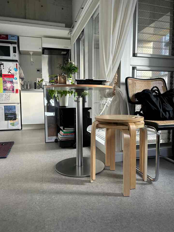 ラパルマのブリオテーブルは昇降できて、もっと高くすることも可能なんです。まだ一度も高くしたことはないんです。

#ワンルーム #一人暮らし #昇降テーブル #ラパルマ #ブリオテーブル #ダイニング