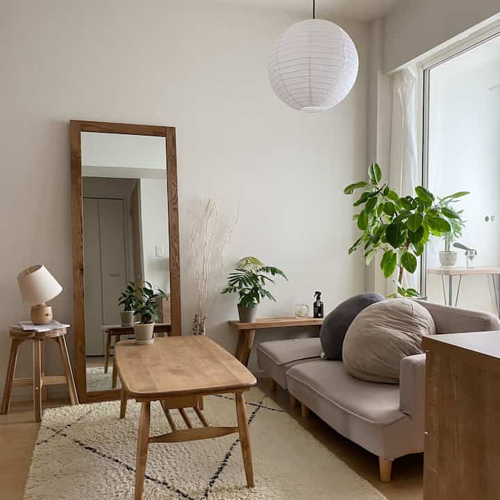 気分転換に模様替えしました。
壁に掛けるアートかポスターがあっても良いかも。

#ナチュラルインテリア #北欧インテリア #木製家具 #ウッド系 #観葉植物 #ヴィンテージ 