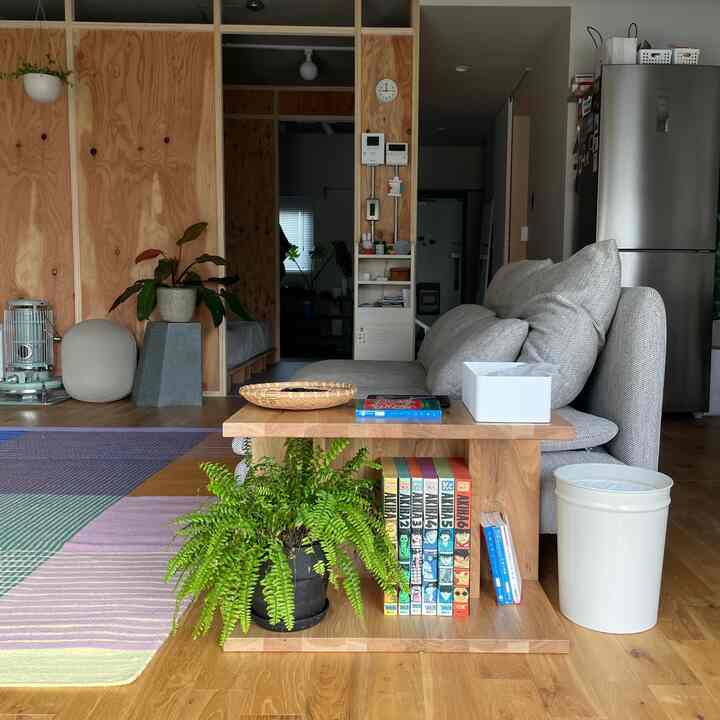 Kami memiliki meja kopi baru.
Memiliki ketebalan yang memungkinkan Anda merasakan tekstur kayu ek Quercus padat dari Hokkaido, dan tekstur kayu yang halus memberikan kesan yang sangat nyaman.
Anda dapat menikmati berbagai ekspresi tergantung bagaimana Anda meletakkannya, apa yang Anda taruh di atasnya, dan apa yang Anda masukkan ke dalamnya.☕️📕🪴

#sempre #coffeetable #bookshelf
#Renovasi #マンションリノベーション#roomdecor #howwelive #mylvngrm
#terapi apartemen #apartmentinterior
#desain interior #interiordecor #interiorinspo
#Kayu lapis struktural #interiorgreen #観葉植物