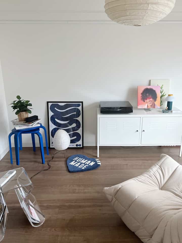 Relaxing at home thanks to the typhoon 🏡

#blueinterior #リビングルーム #シンプルな暮らし