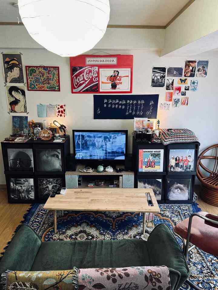 テレビ台はDIYで作りました。

#昭和レトロ #レコード #レコードラック #リビング #小物 #アート #ポスター #ポストカード #キャンドル #蚤の市 #音楽 #DIY #スピーカー #ガチャガチャ #1LDK #IKEA 


