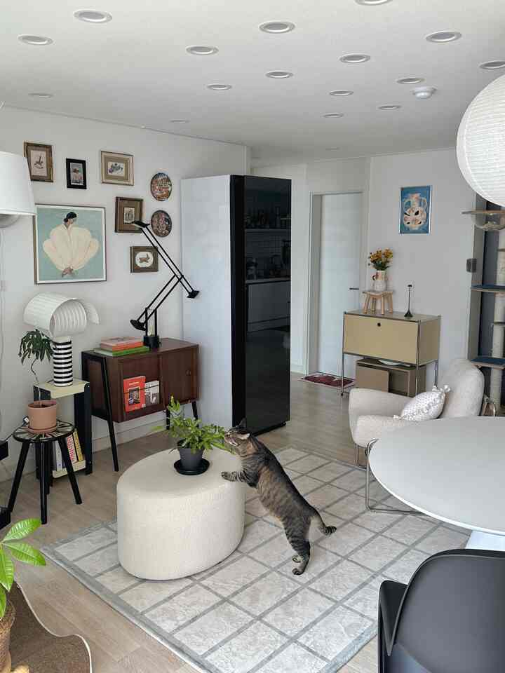 ✔️LG電子、オールニュースタイラーオブジェコレクション✔️

必須家電の一つというスタイラー！ 
それもLGオールニュースタイラーについてご紹介させていただきます！ドンドン！

LGオールニュースタイラーは、コース別、段階別に毎分最大350回の動きを調節してくれるダイナミックムービングハンガーと、コースにダラスチームの量を調節してくれるデュアルヒーティングドルスチーム機能となる生地に合わせて殺菌、脱臭、スタイリングケアが可能で、ビルトイン高圧スチマーを含む自動換気システムスタイラーです

私はスタイラーがこんなに様々なコースがあるのは初めて知りました！
基本的な匂い、ほこり除去だけでなく、自然乾燥よりも繊細でスピードよく乾燥も可能で、雪、雨の降る天候に合わせて乾燥も手伝ってくれます。管理も可能でしたよ！ 

特にその中で一番好きなのは除湿モード！
室内除湿も一日最大10L除湿が可能で、室内スペースも快適に維持が可能なので、ドレスルームに使用して除湿機能まで使えば、ルナムは減り、ドレスルームスペースもサラサラに衣類管理まで完全スマートですよね！

人の服だけでなく、帽子、夏の布団、人形、私たちのオレゴランの猫たちの服まですべて一緒に管理することができ、しばしば吸いにくいものも殺菌やケアするにはあまりにも満足するしかありませんでした。

スタイラーを一度も使ってみたことがなかったのですが、私が直接使ってみたら、なぜスタイラースタイラーするのか分かります。本物のオールニュースタイラーオブジェコレクションは最高ですか？ 

＃五感レビュープログラムを通じて製品を提供され、直接使用してスタイリングした後期です。

＃LG電子＃LGオールニュースタイラー＃LGスタイラー＃衣類管理＃ビルトイン高圧スチマー＃必須家電＃今日の私たちの家＃新婚家電＃新婚家のインテリア＃ビンテージインテリア＃ビンテージ小道具＃セルフインテリア＃ペットテリア＃フランテリア＃猫＃リビング飾り 